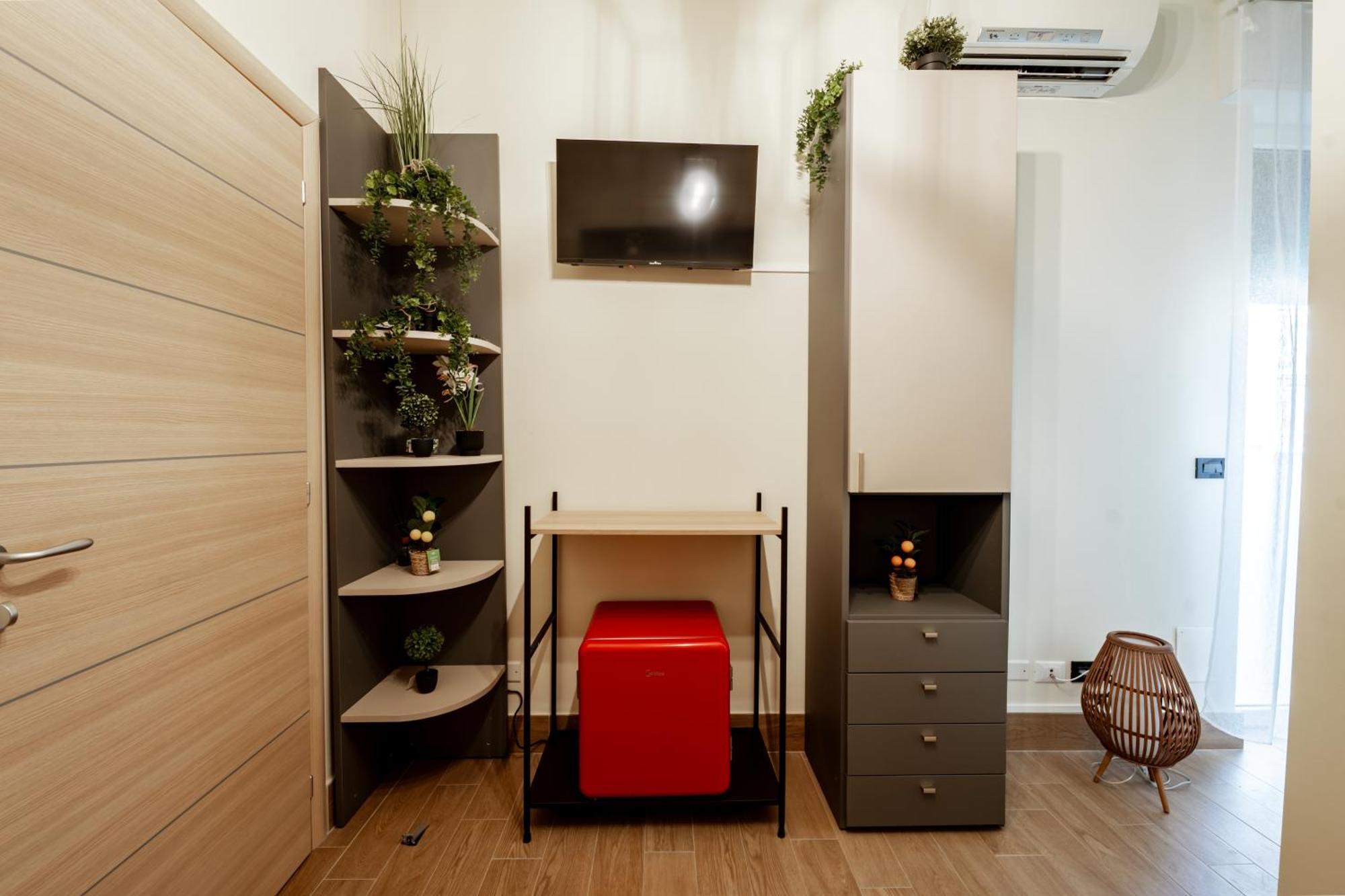 Independent Rooms, Verona