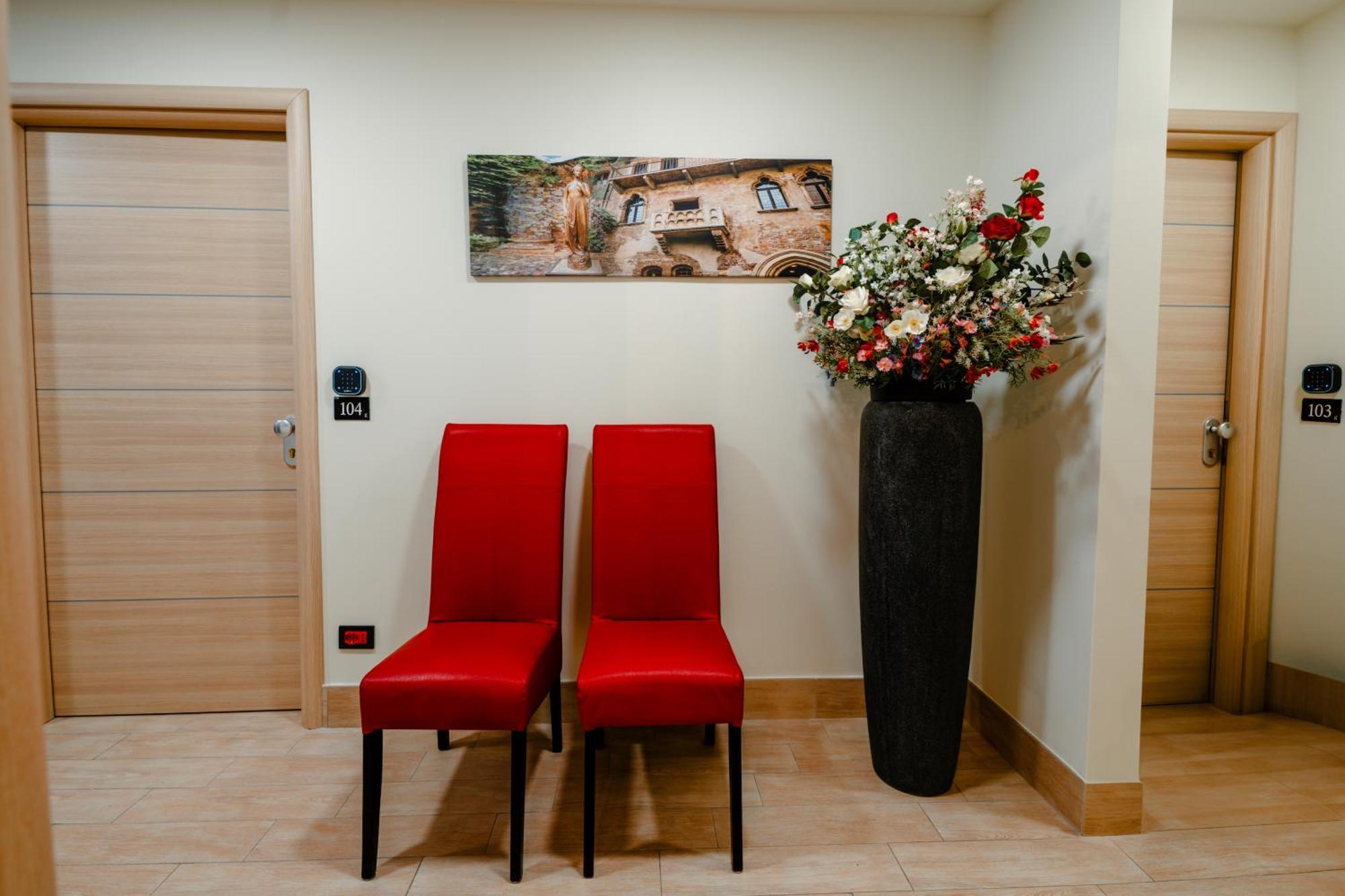 Independent Rooms — Photos 1